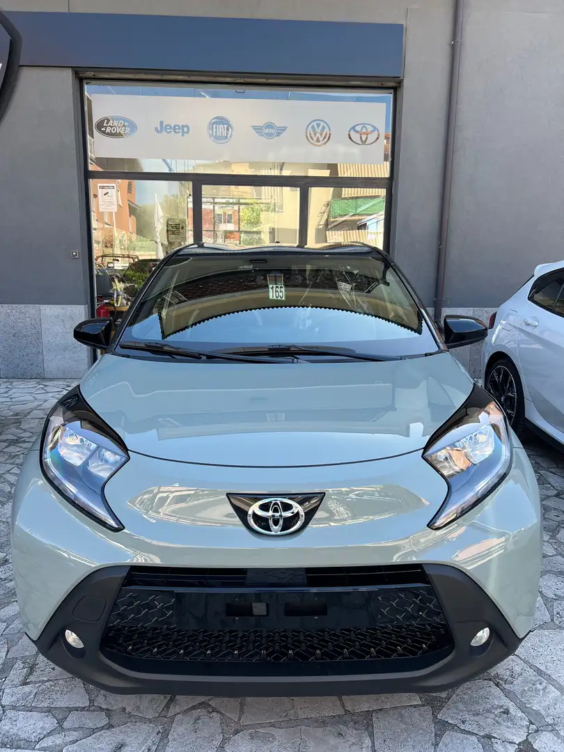 Toyota Aygo X 1.0 JBL Special Edition 72cv Szürke - 2