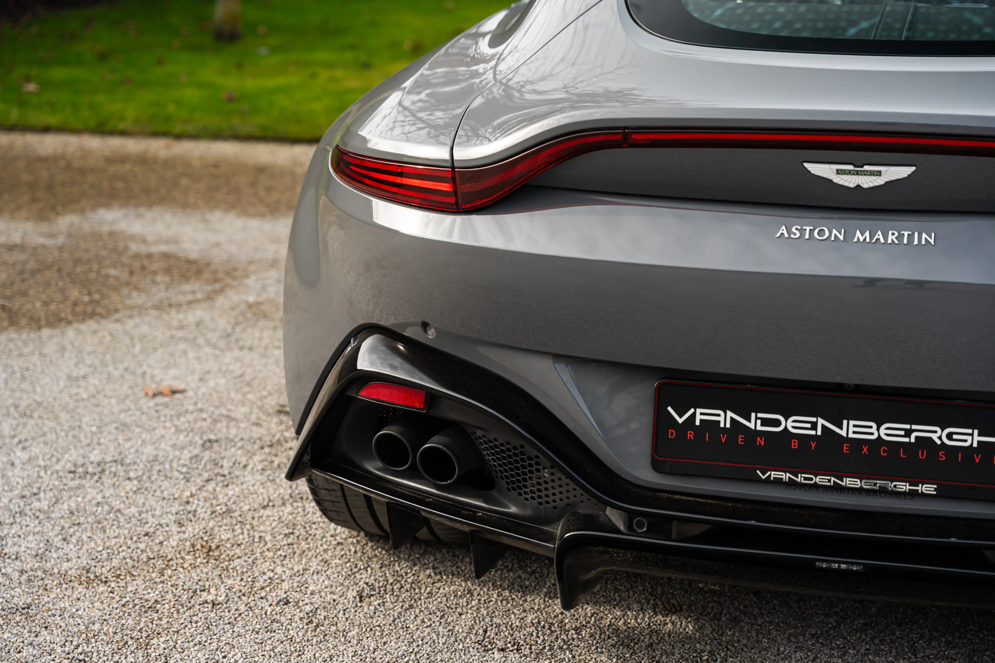 Aston Martin V8 360° / SEAT VENT / MEMORY SEATS / ONLY 21200 KM — photo 9