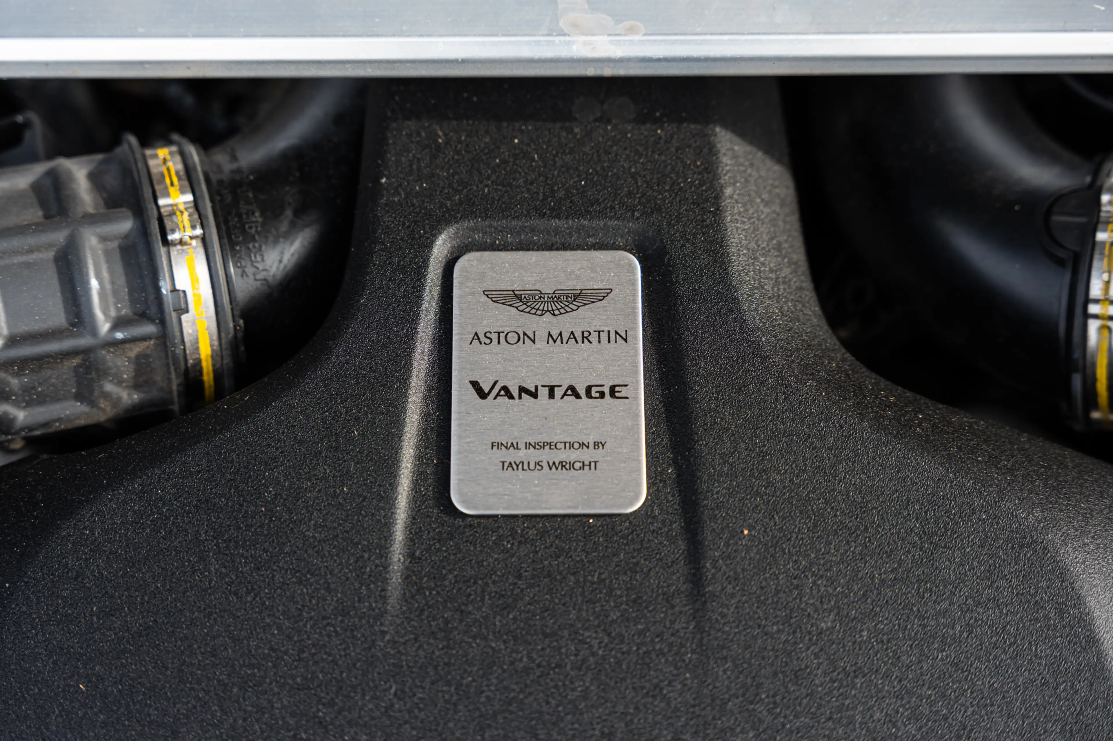 Aston Martin V8 360° / SEAT VENT / MEMORY SEATS / ONLY 21200 KM — photo 12