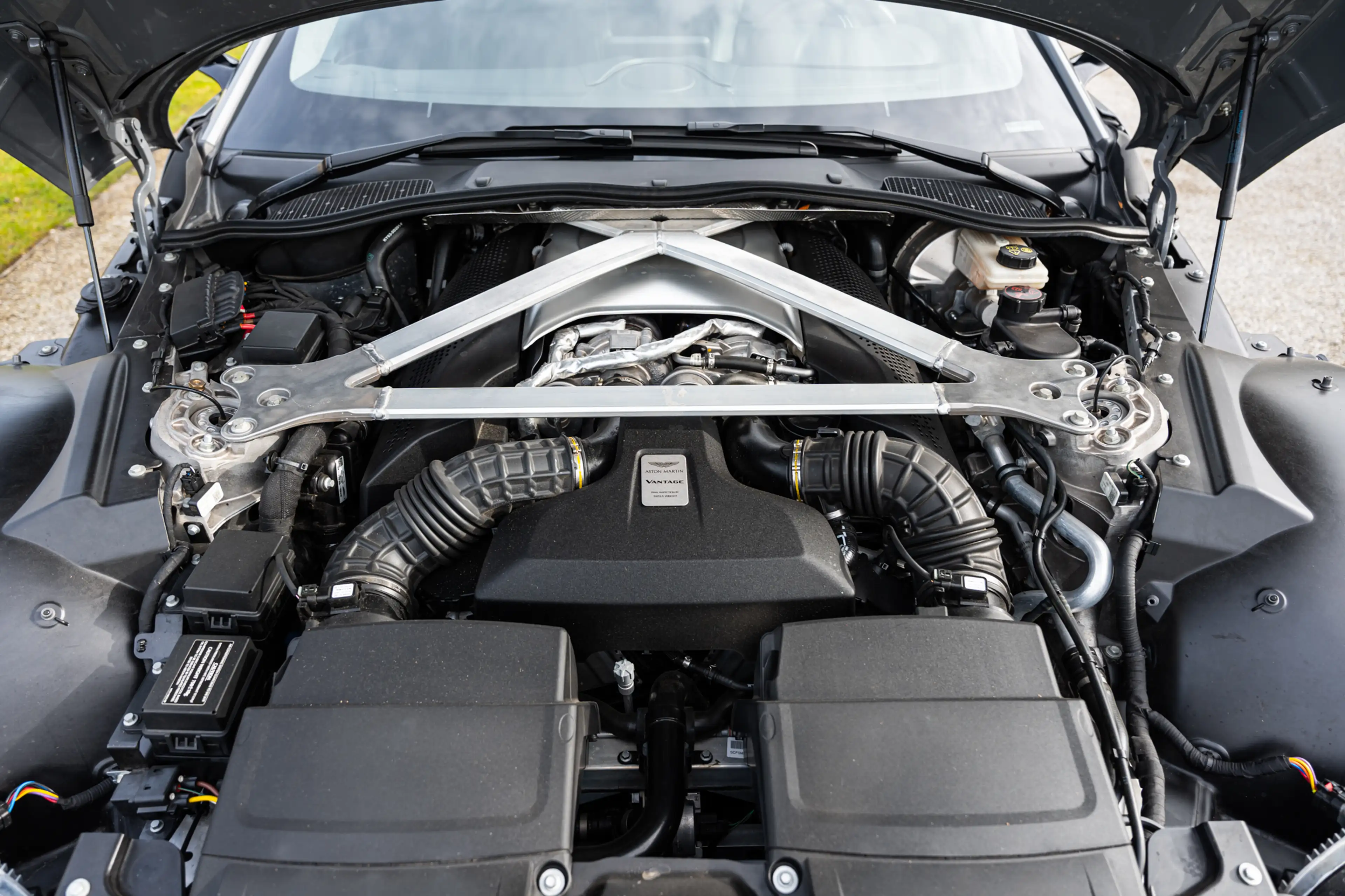 Aston Martin V8 360° / SEAT VENT / MEMORY SEATS / ONLY 21200 KM — photo 11