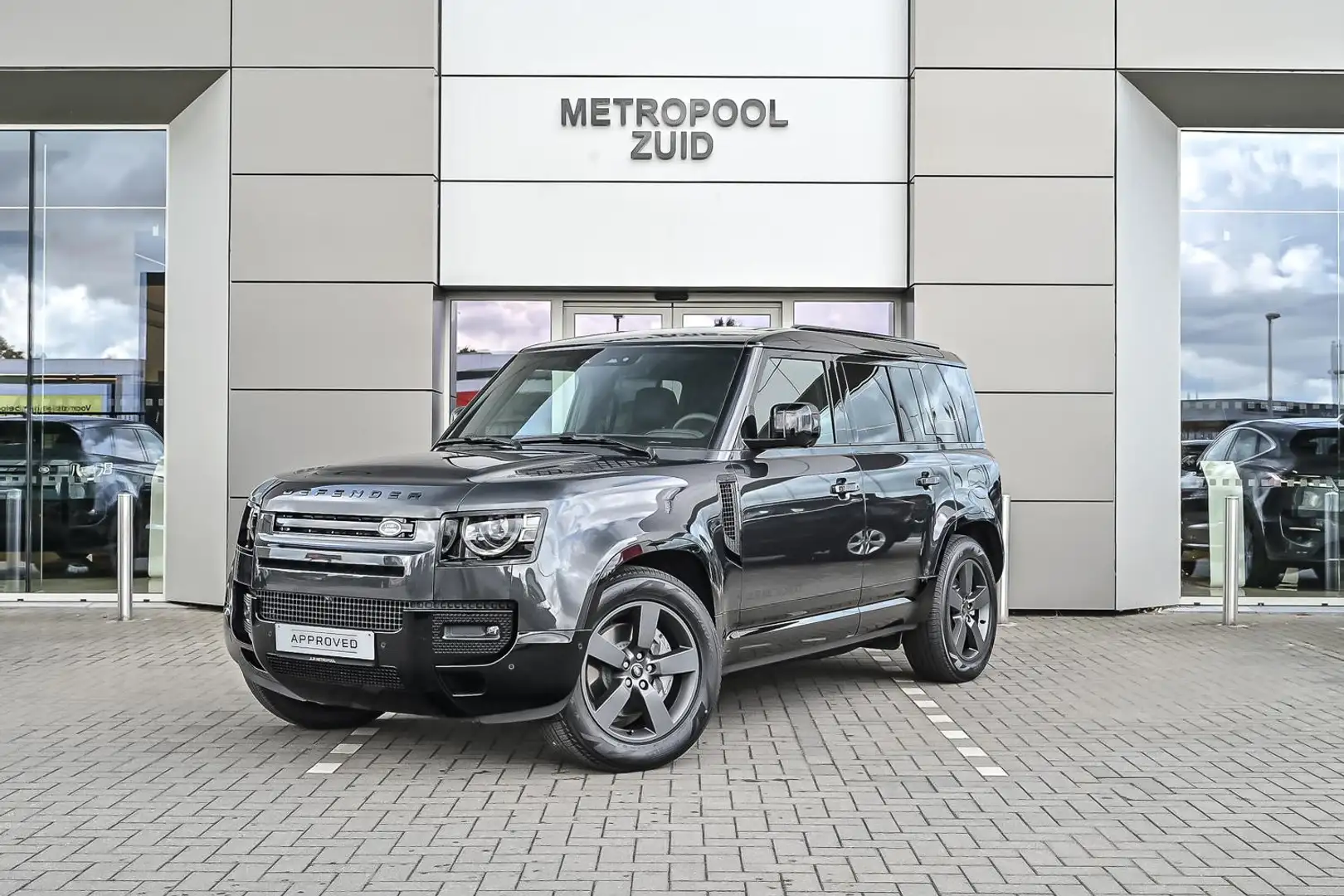 Land Rover Defender 110 P300e X-Dynamic SE/GEEN IN Grijs - 1