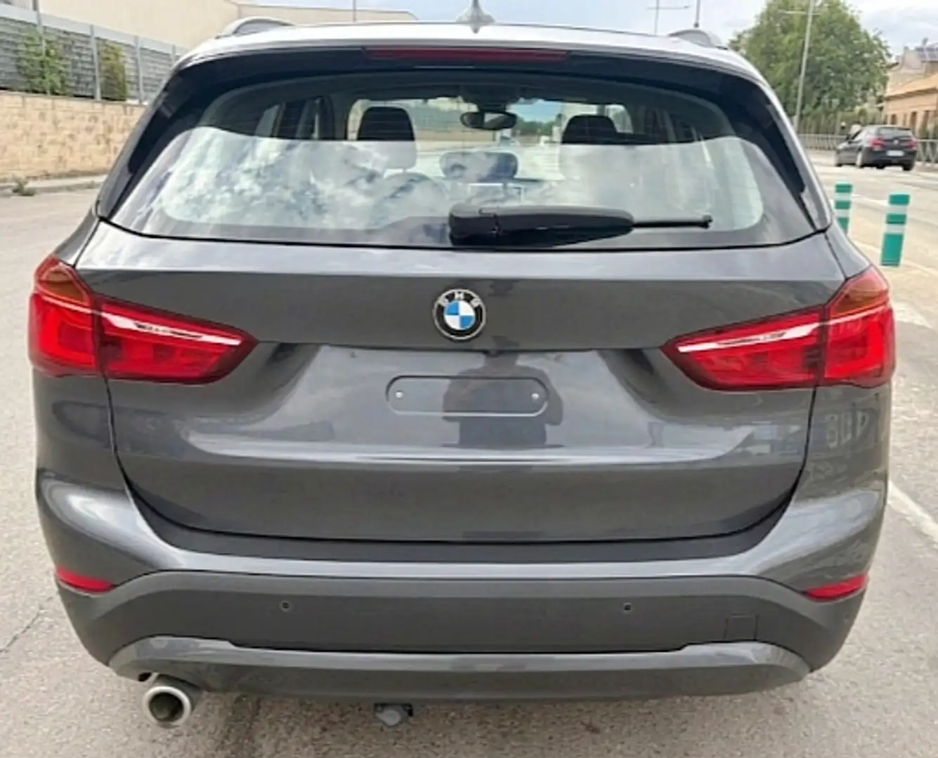 BMW X1 sDrive 16d Business Gris - 2