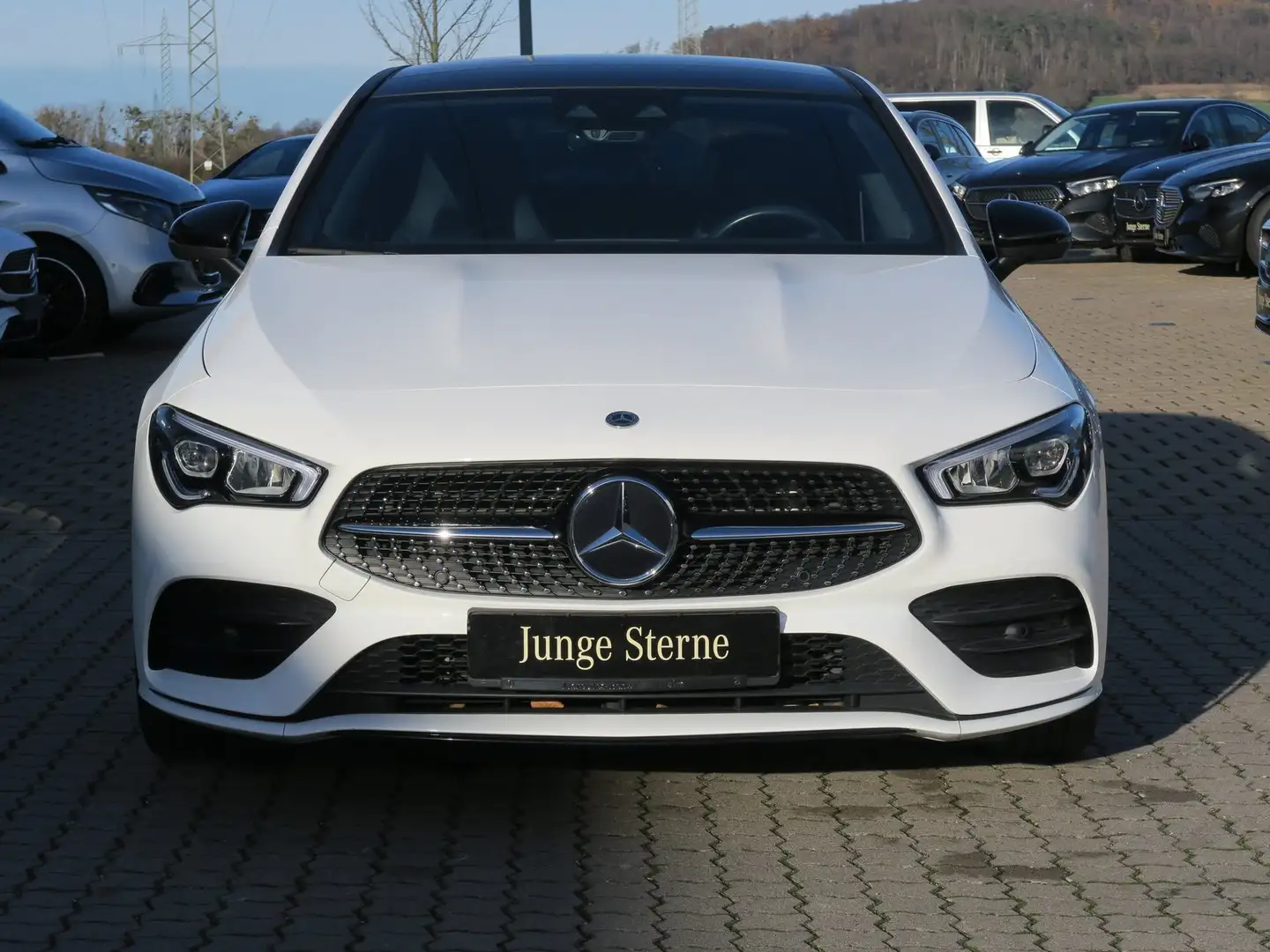 Mercedes-Benz CLA 200 Coupé AMG Line Panorama-Dach CarPlay Wit - 2