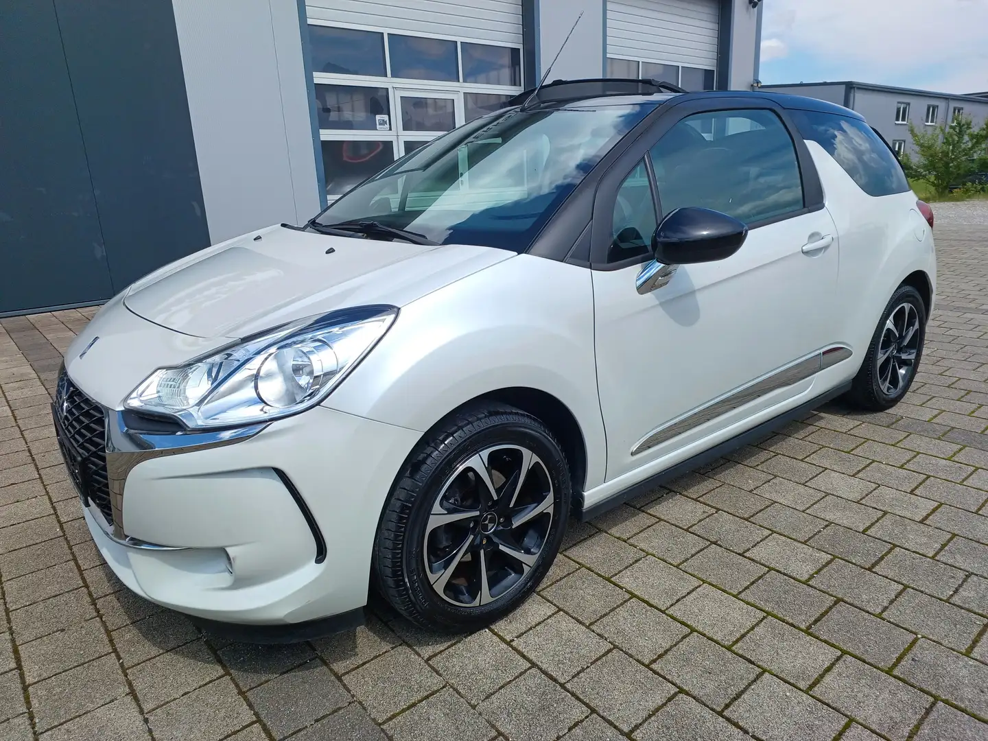 DS Automobiles DS 3 1.Hd./110PS/Alufelgen/Klima/Sitzheizung/PDC Weiß - 2
