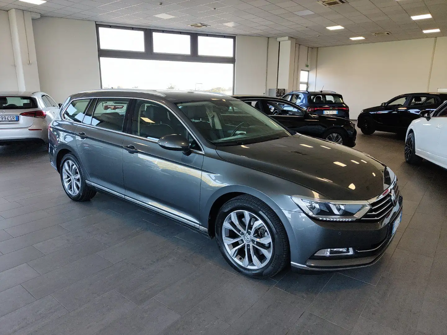 Volkswagen Passat Variant 2.0 TDI 190 CV Highline DSG Navi Fari LED Gris - 2