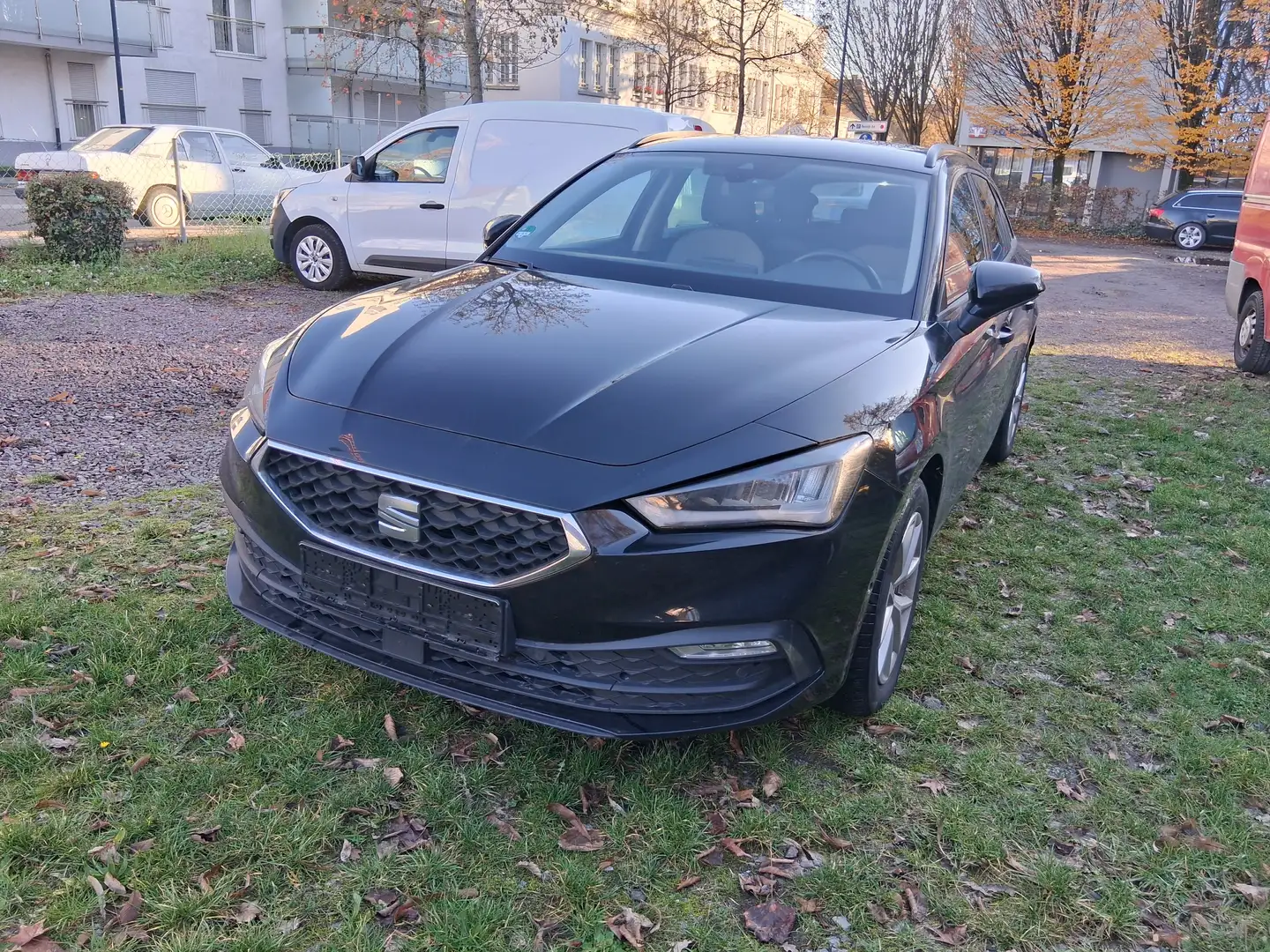 SEAT Leon Style 1,5 e TSI Schwarz - 1