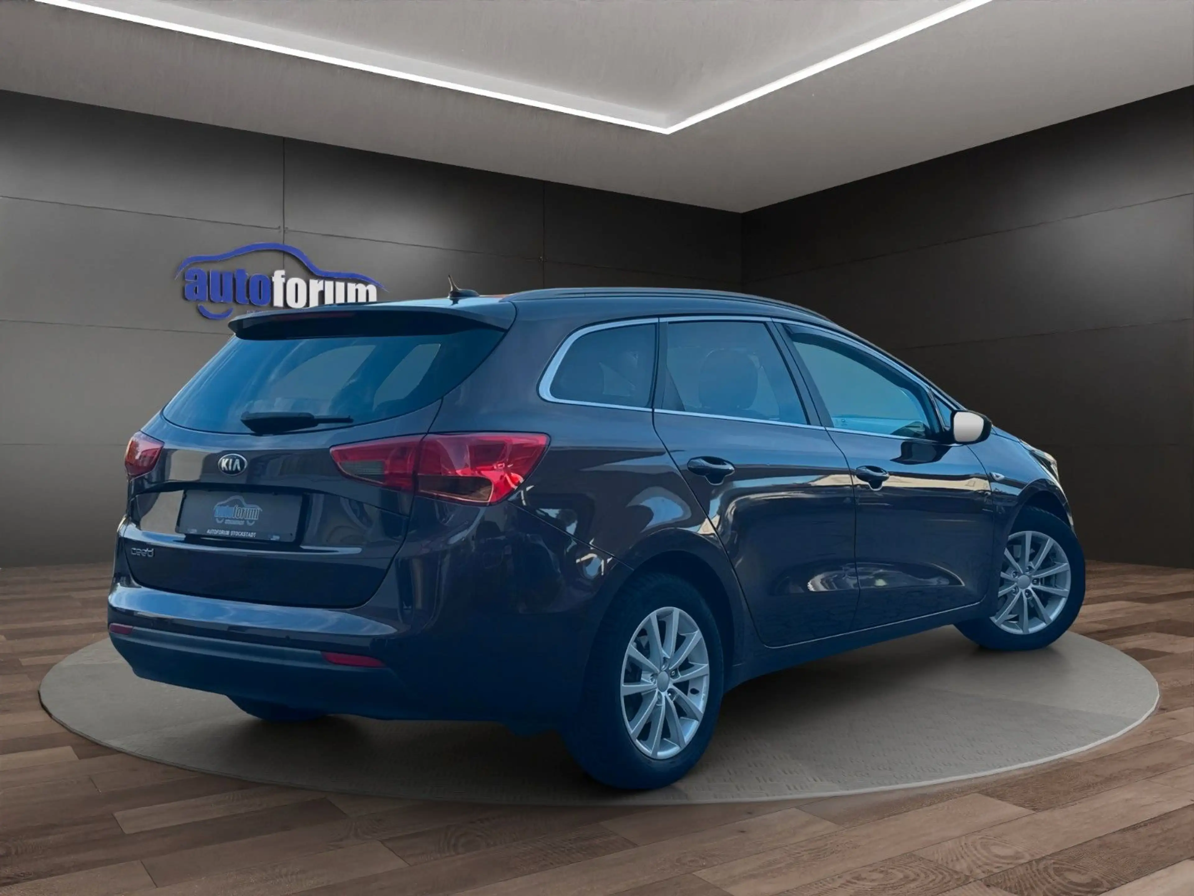 Kia Ceed SW / cee'd SW Ceed SW FIFA World Cup Edition NAVI°CARPLAY°SHZ — photo 4