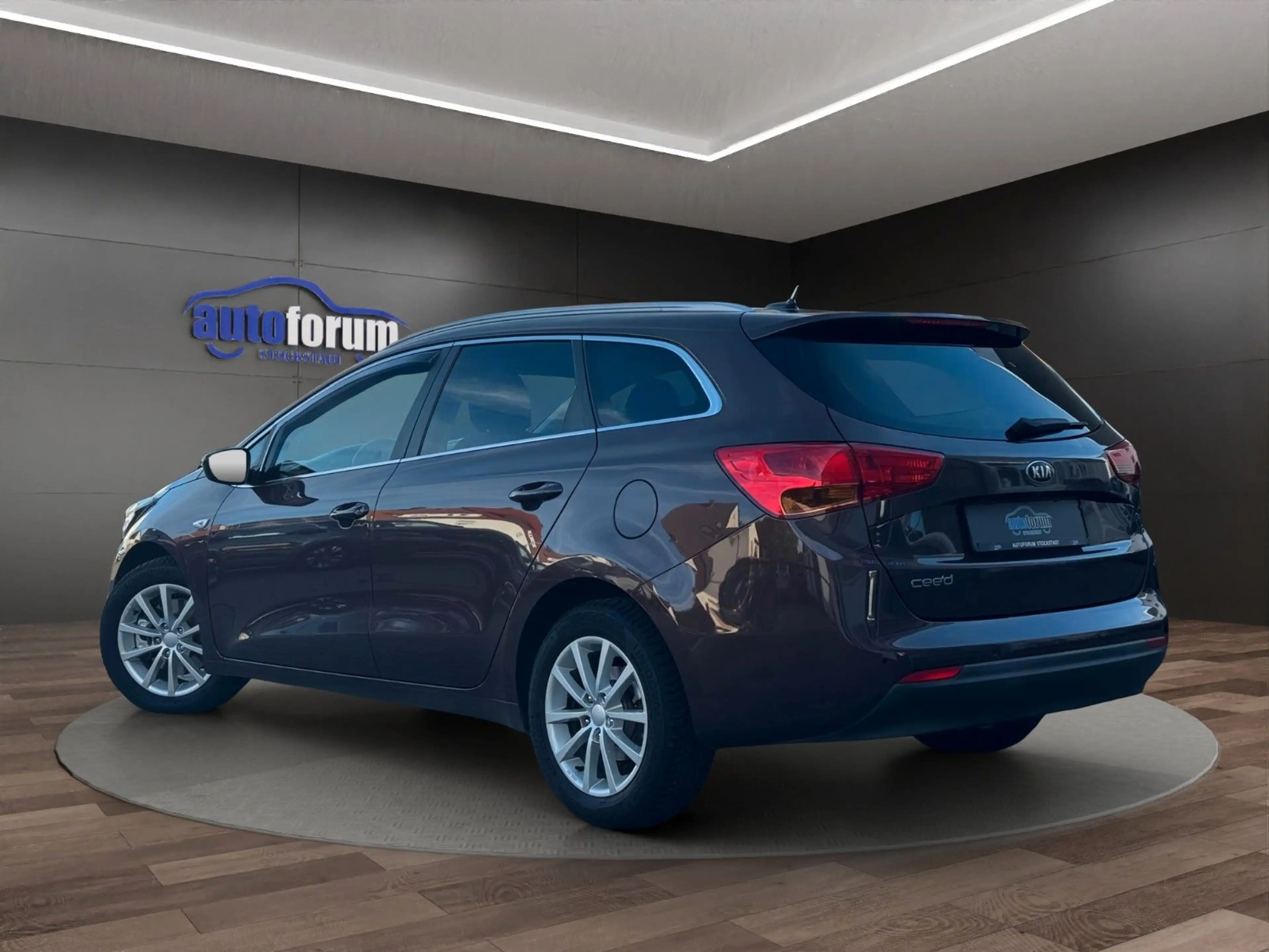 Kia Ceed SW / cee'd SW Ceed SW FIFA World Cup Edition NAVI°CARPLAY°SHZ — photo 7
