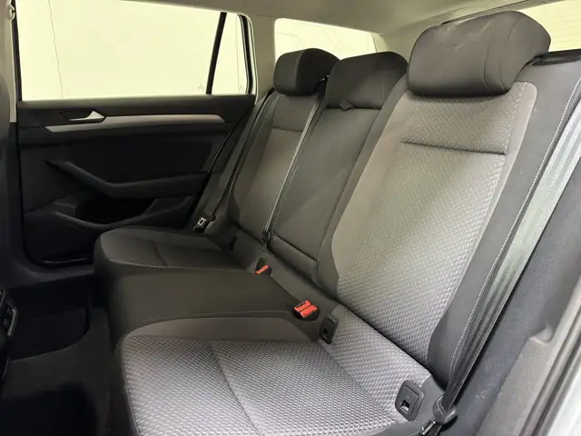Volkswagen Passat view 10