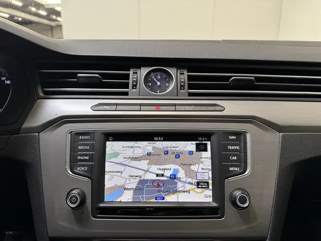 Volkswagen Passat view 14