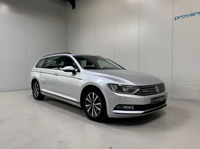 Volkswagen Passat view 5