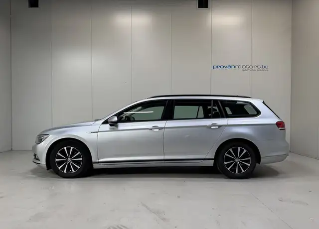 Volkswagen Passat view 8