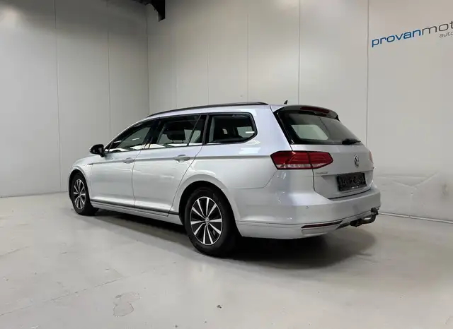 Volkswagen Passat view 6