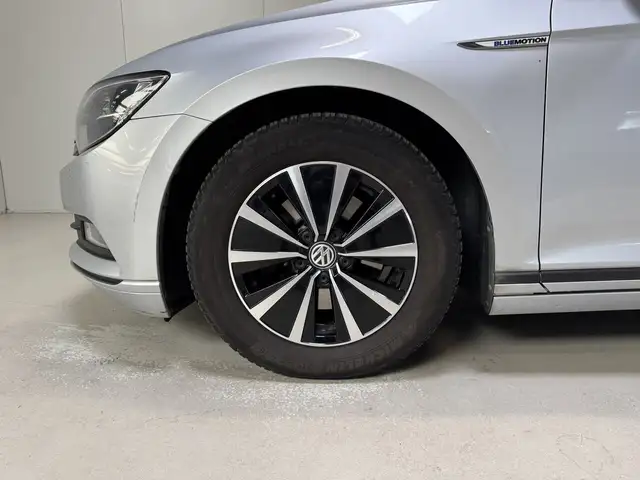 Volkswagen Passat view 7