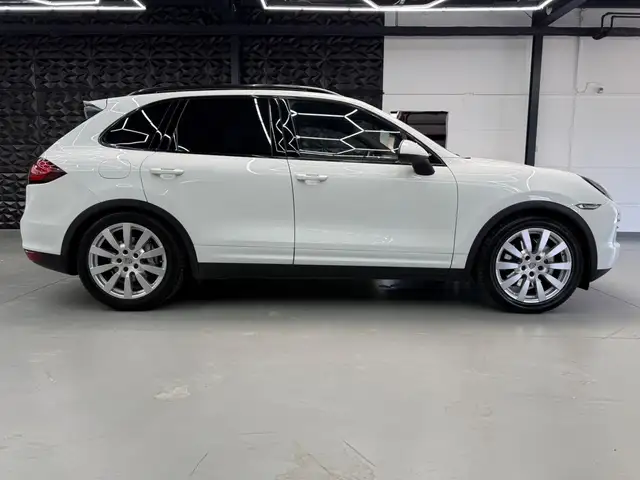 Porsche Cayenne view 13