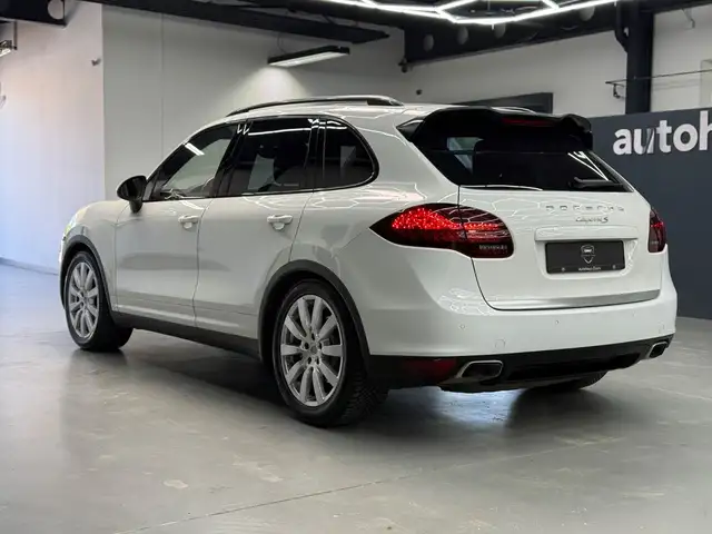 Porsche Cayenne view 7