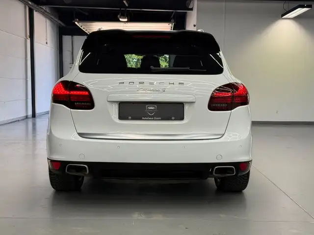 Porsche Cayenne view 8