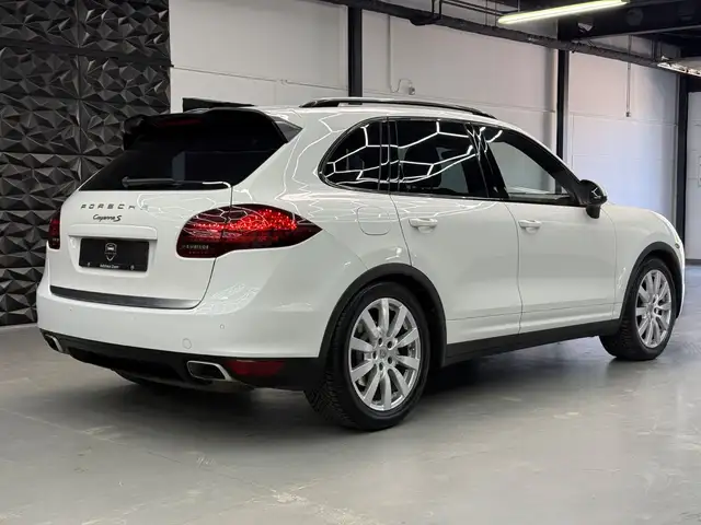Porsche Cayenne view 12
