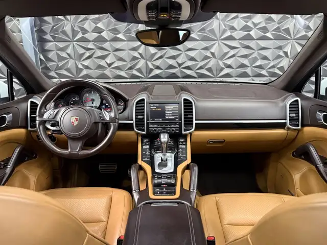 Porsche Cayenne view 11
