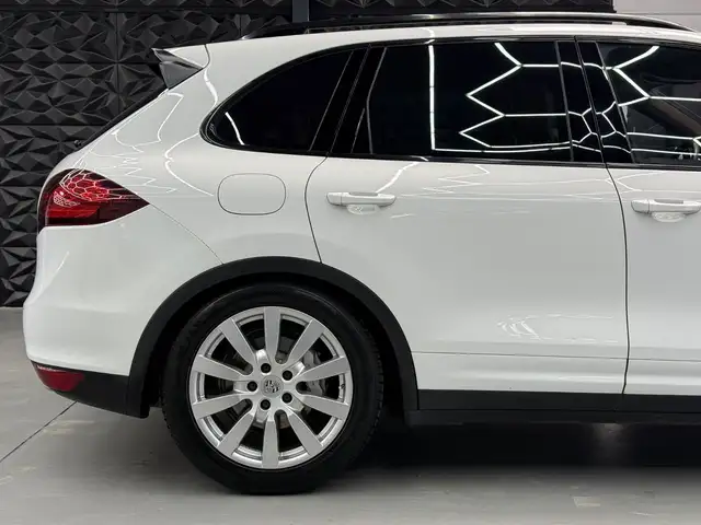 Porsche Cayenne view 14