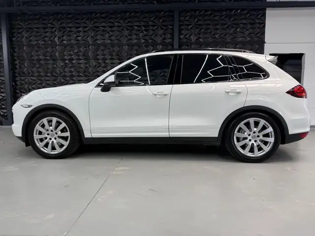 Porsche Cayenne view 4