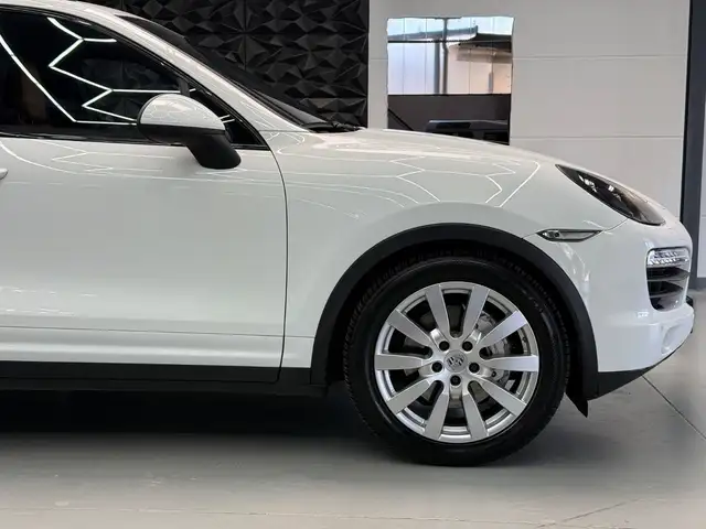Porsche Cayenne view 15
