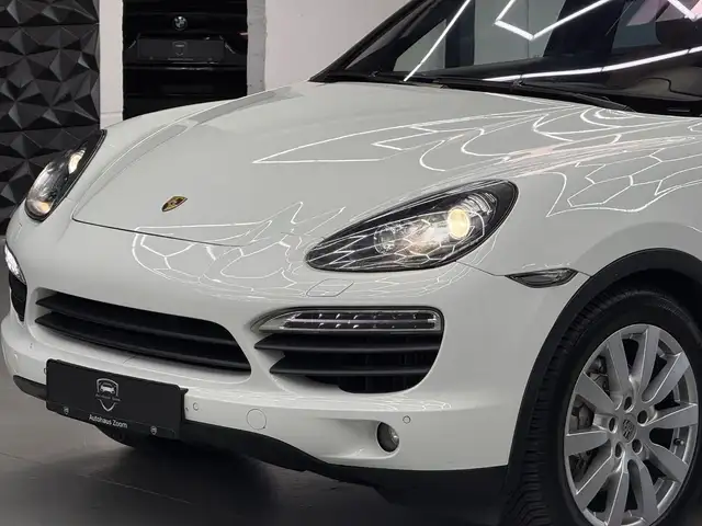 Porsche Cayenne view 3