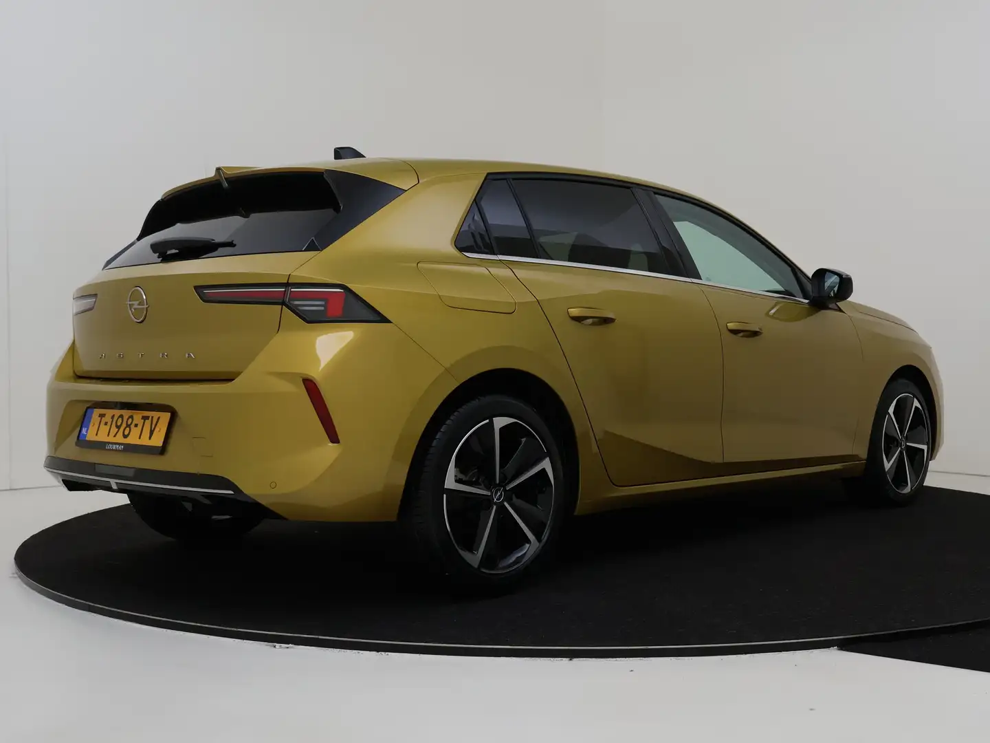 Opel Astra 1.2 Elegance Nu uit voorraad leverbaar van € 41.71 Jaune - 2
