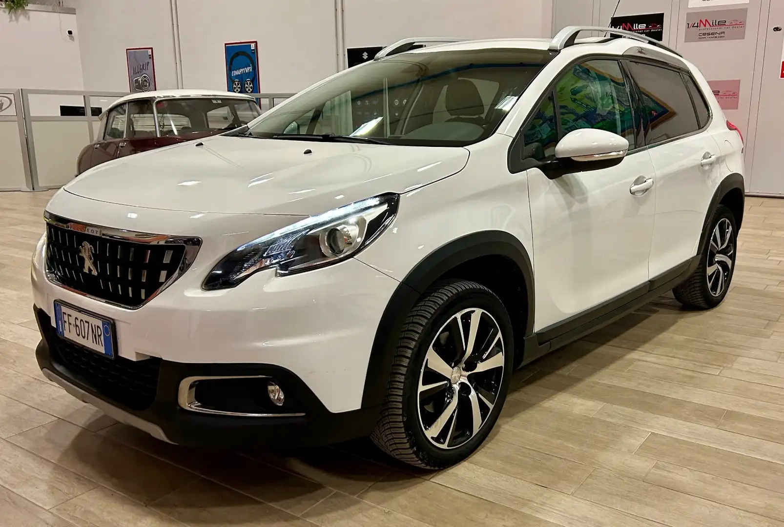 Peugeot 2008 BlueHDi 120 S&S Allure Blanc - 1