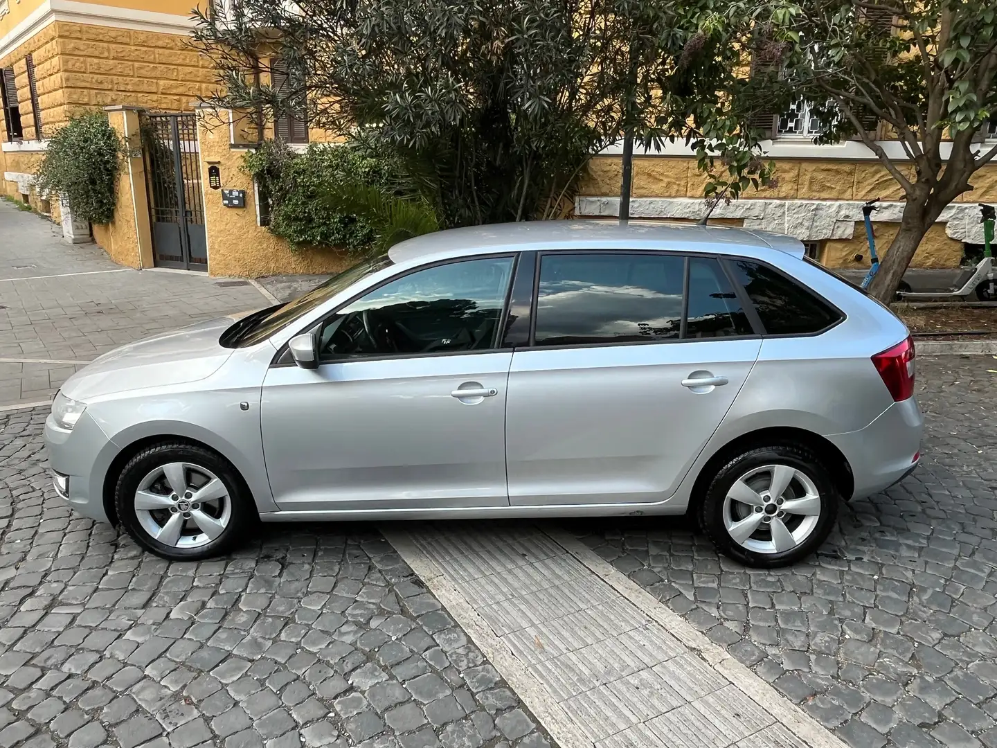 Skoda Rapid/Spaceback Rapid Spaceback 2013 1.6 tdi Ambition 90cv dsg Grigio - 2
