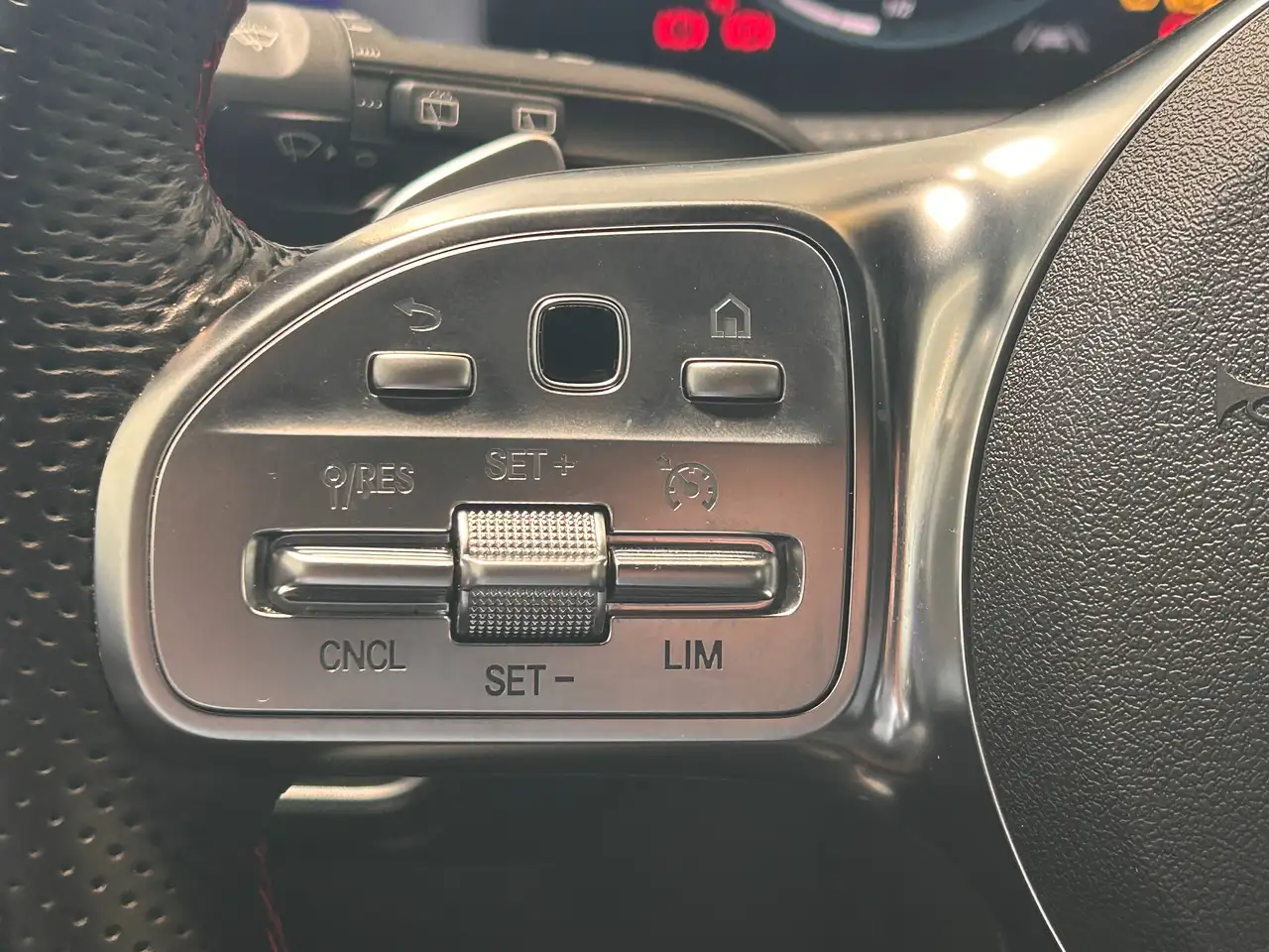Mercedes-Benz CLA 180 AMG Line, миниатюра 23