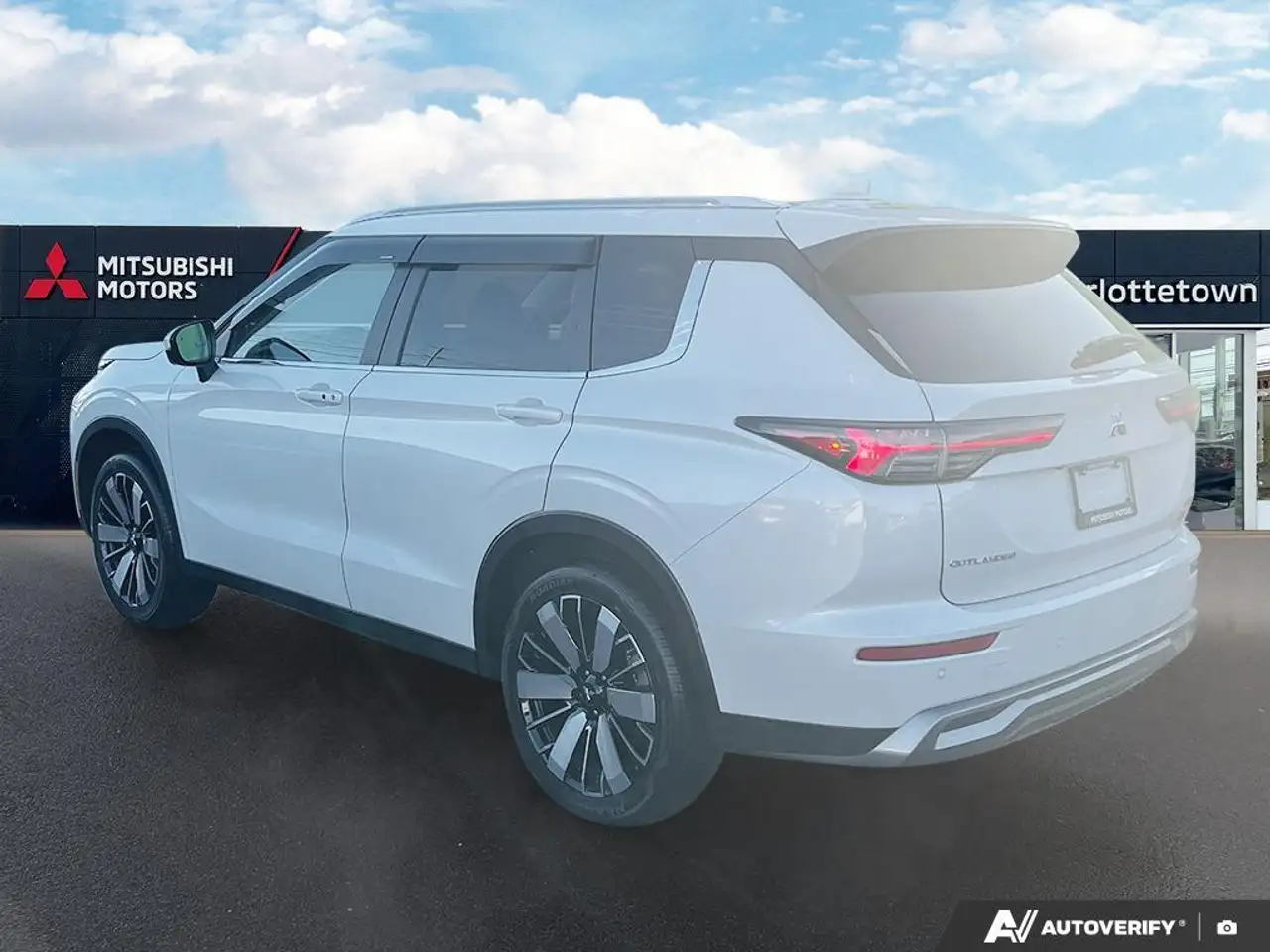 Mitsubishi Outlander снимка Mitsubishi Outlander