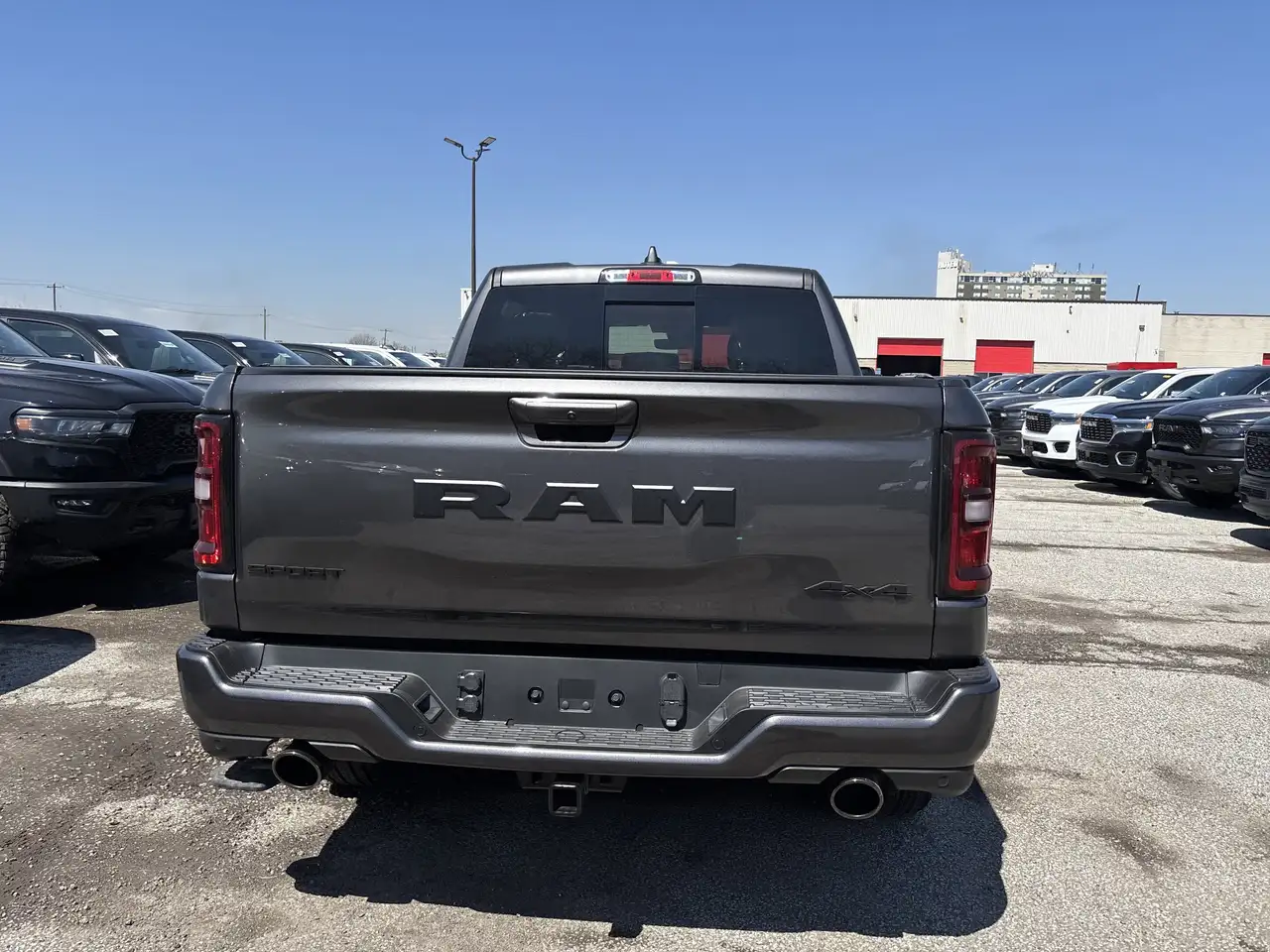 RAM 1500 снимка RAM 1500