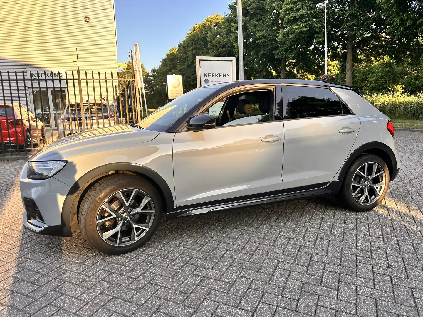 Audi A1 25 TFSI epic CITYCARVER Grijs - 1