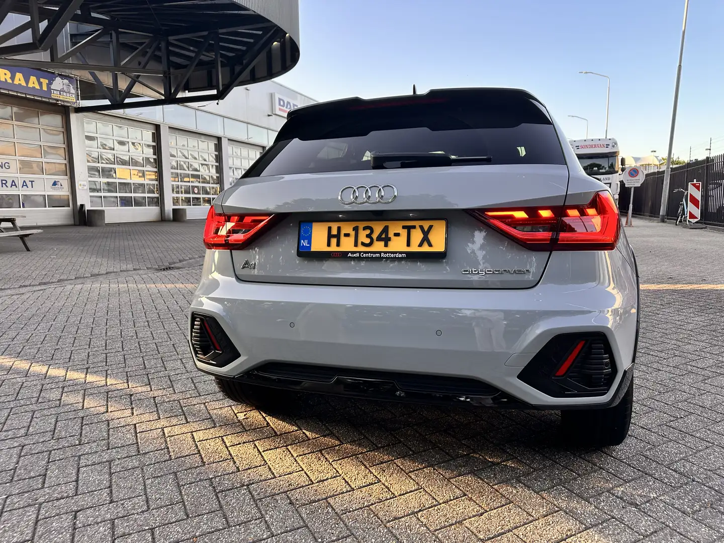 Audi A1 25 TFSI epic CITYCARVER Grijs - 2