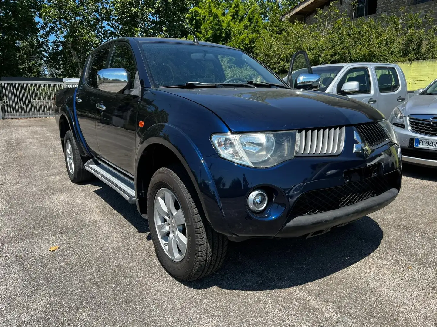 Mitsubishi L200 4 PORTE GANCIO TRAINO Blu/Azzurro - 1