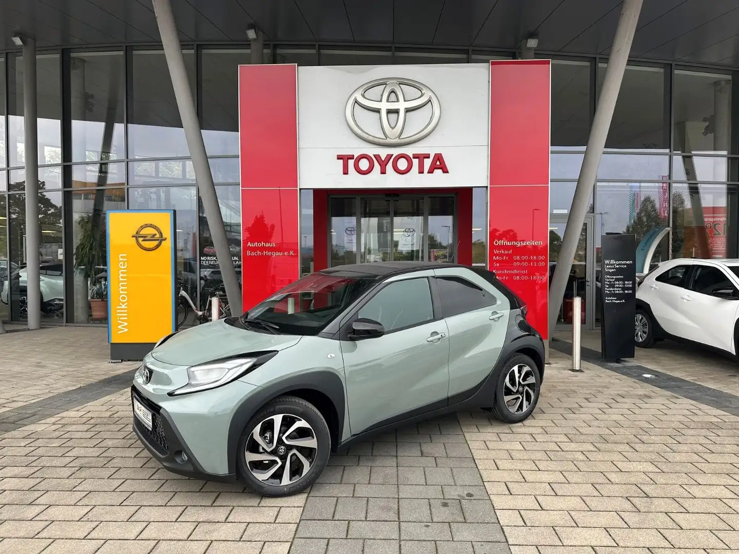 Toyota Aygo X Air Teamplayer,LED,KLIMAAUTOMATIK,KAMERA Zelená - 1