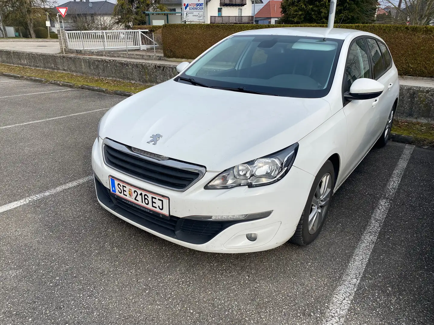 Peugeot 308 308 SW 1,6 e-HDi 115 FAP Active Active Weiß - 1