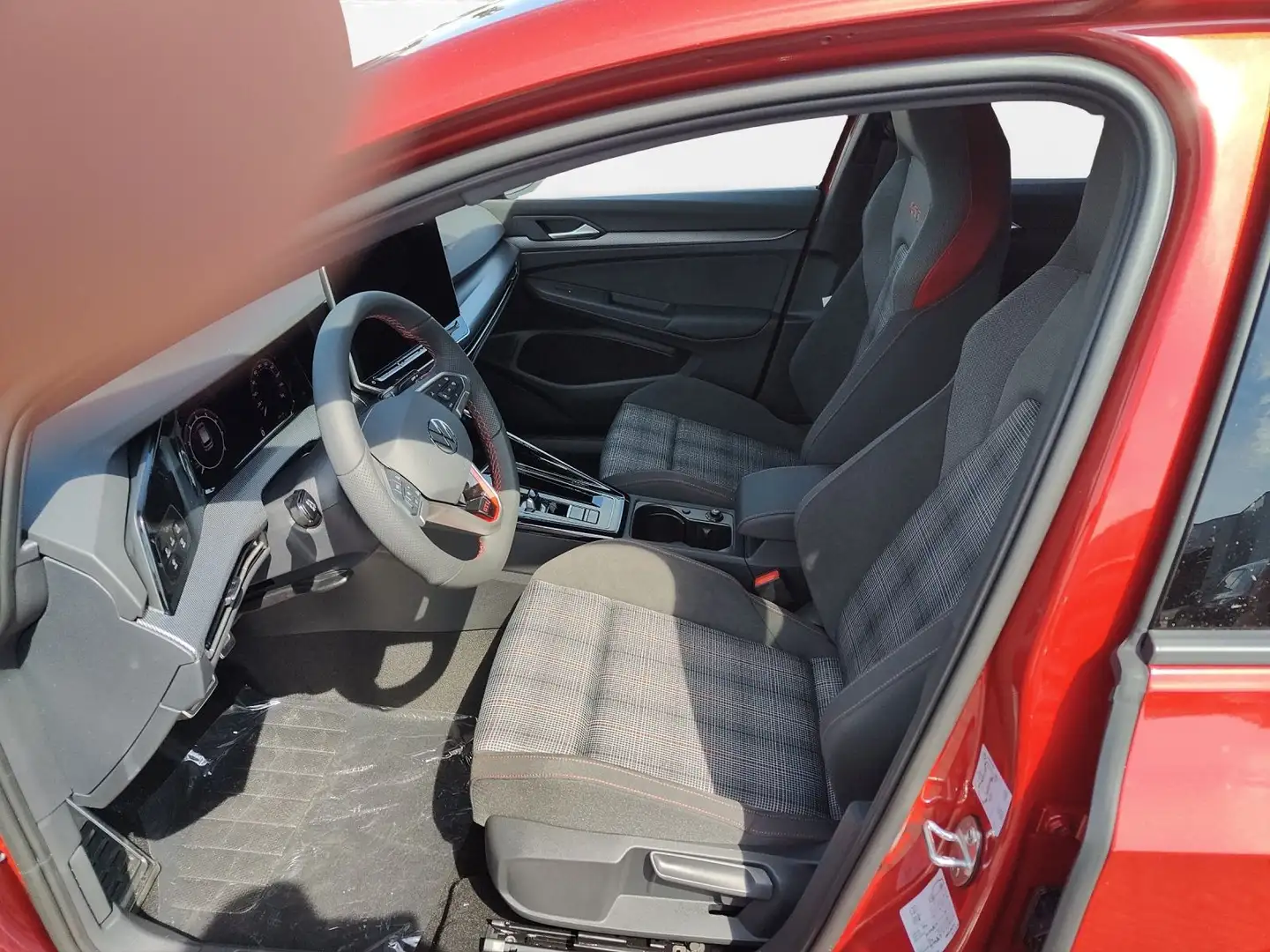 Volkswagen Golf GTI 2,0 l TSI AHK, Pano, Harman Kardon, ACC Rot - 2