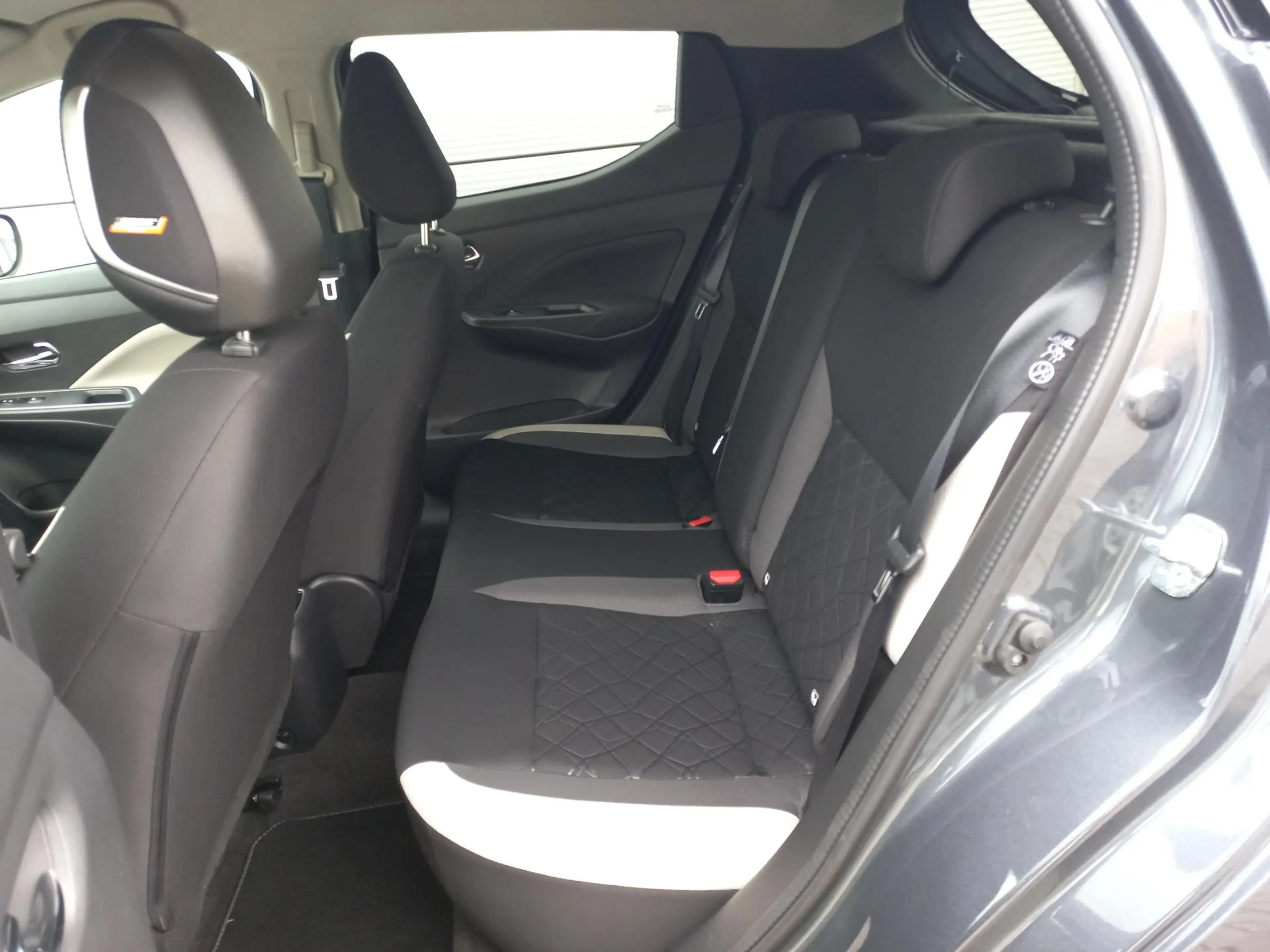 Nissan Micra 1.0T 92pk N-Design + Connect Pack | Airconditionin — photo 13