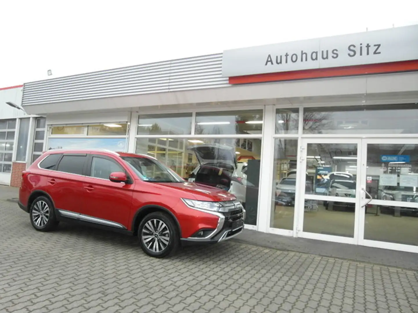 Mitsubishi Outlander 2.0 Active CVT 2WD Rot - 1