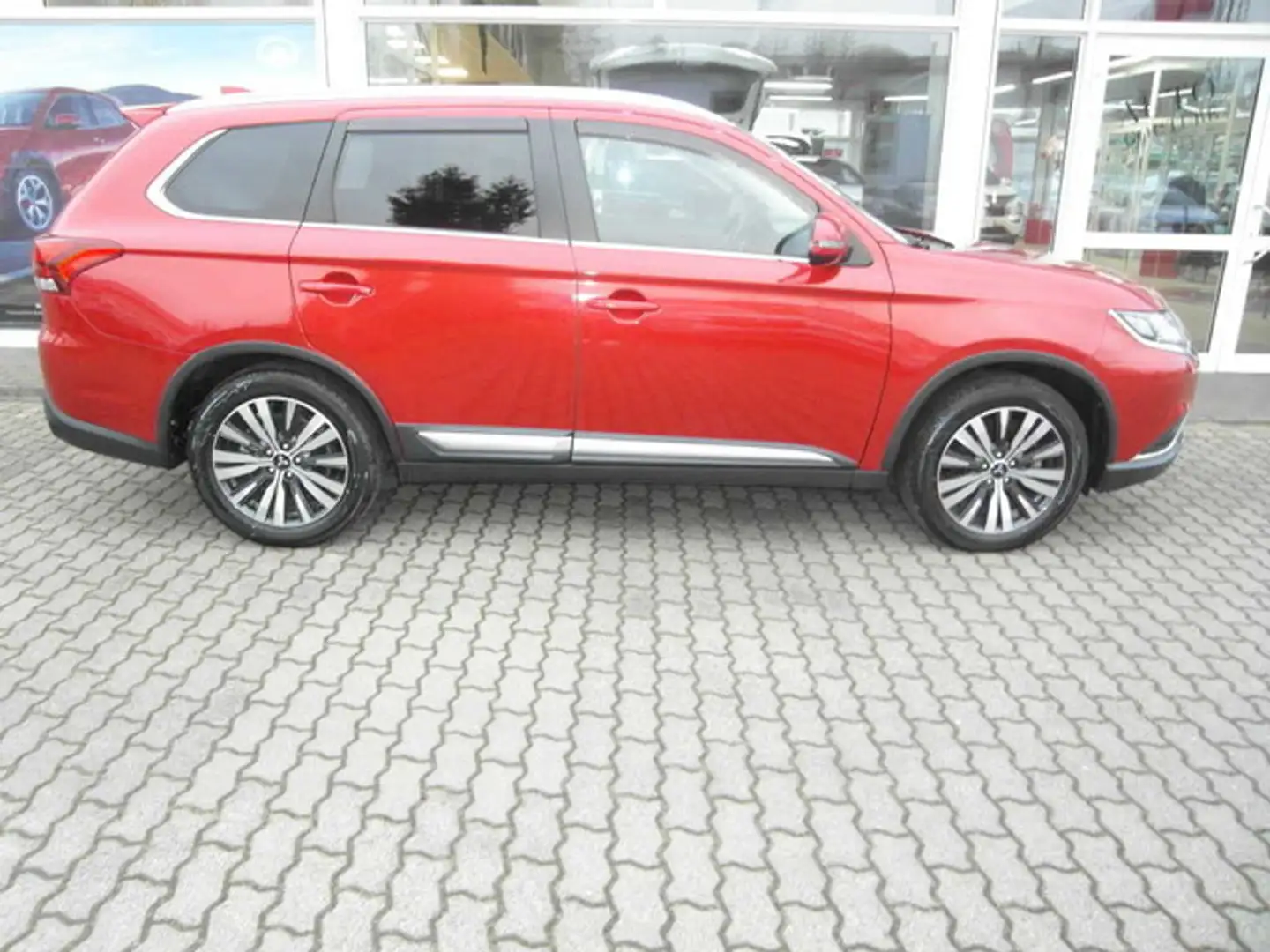 Mitsubishi Outlander 2.0 Active CVT 2WD Rot - 2