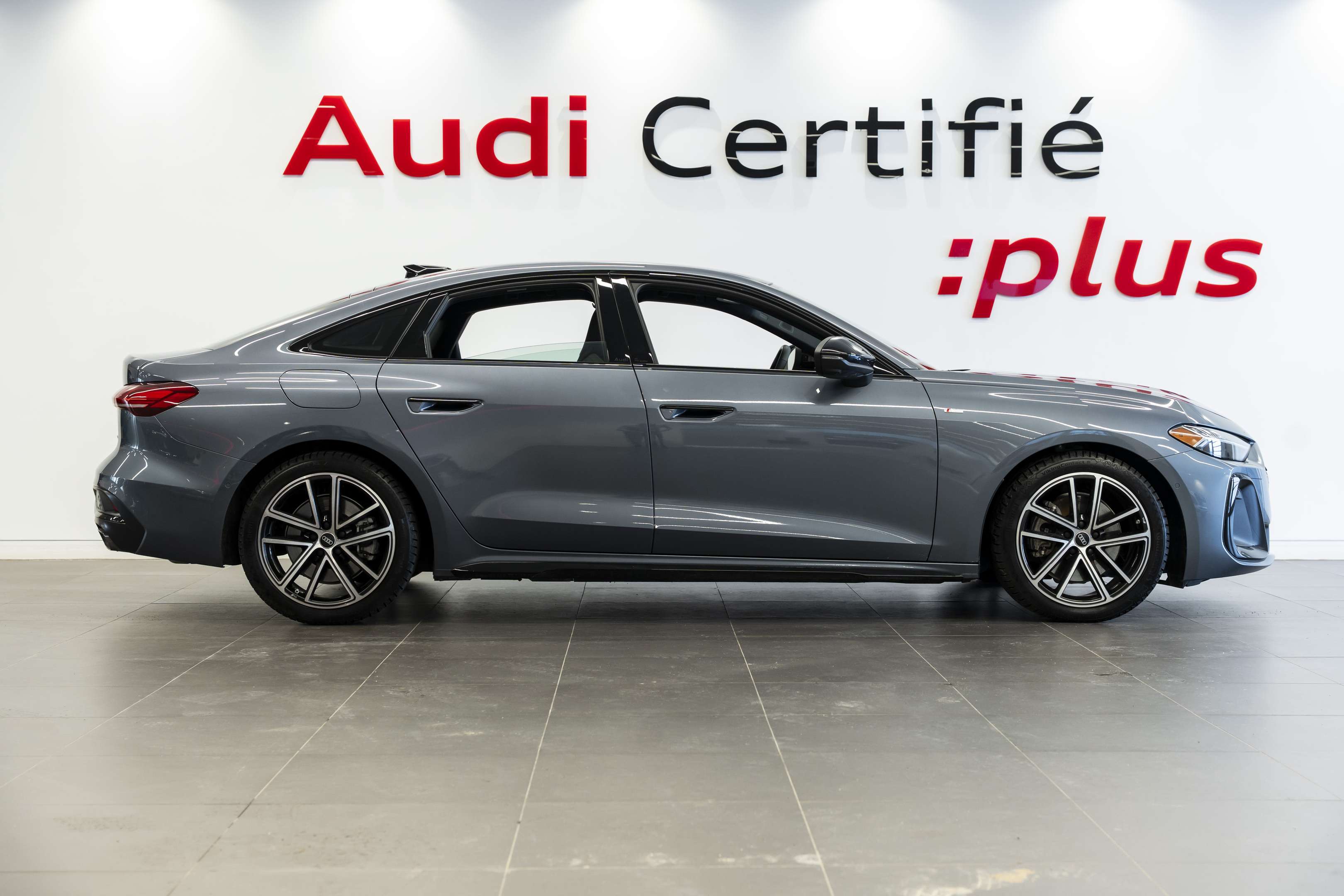 2025 Audi A5 2.0T Progressiv | S-Line Black | HUD | alt 3