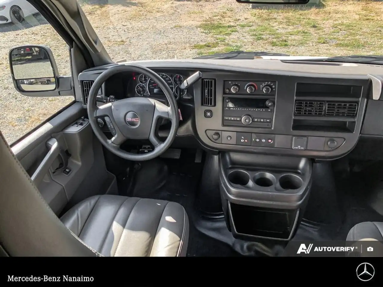 GMC Savana снимка GMC Savana