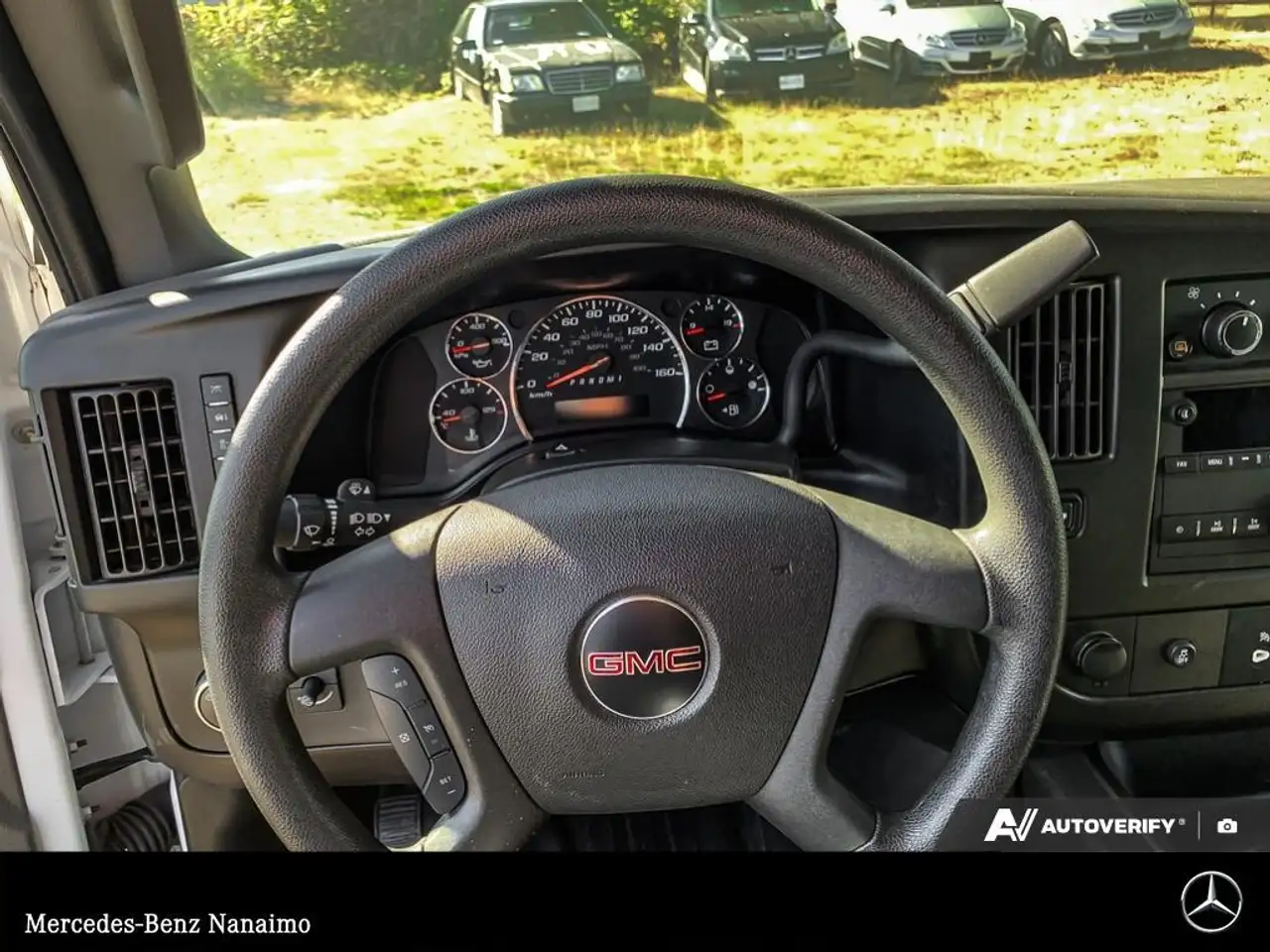 GMC Savana снимка GMC Savana