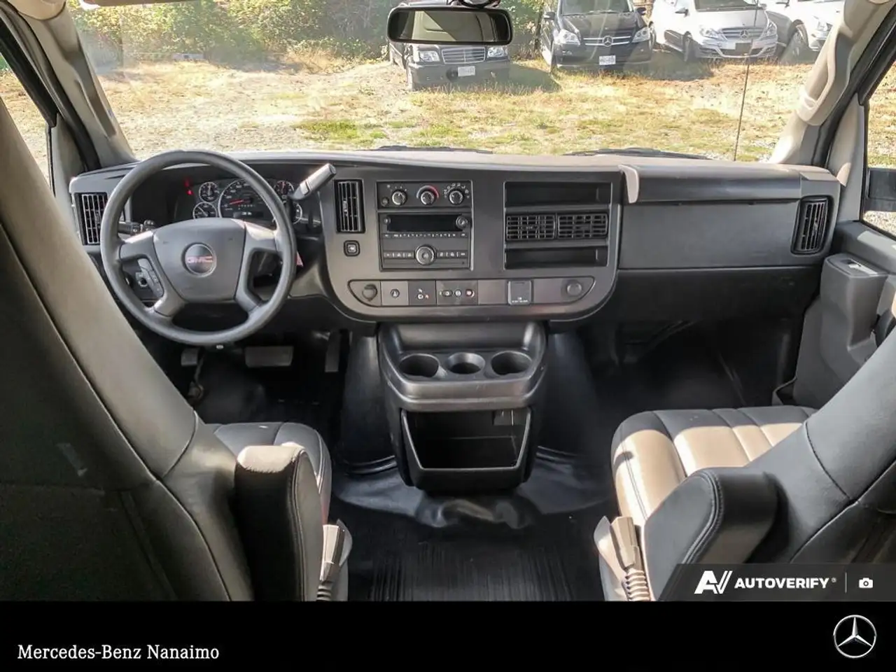GMC Savana снимка GMC Savana