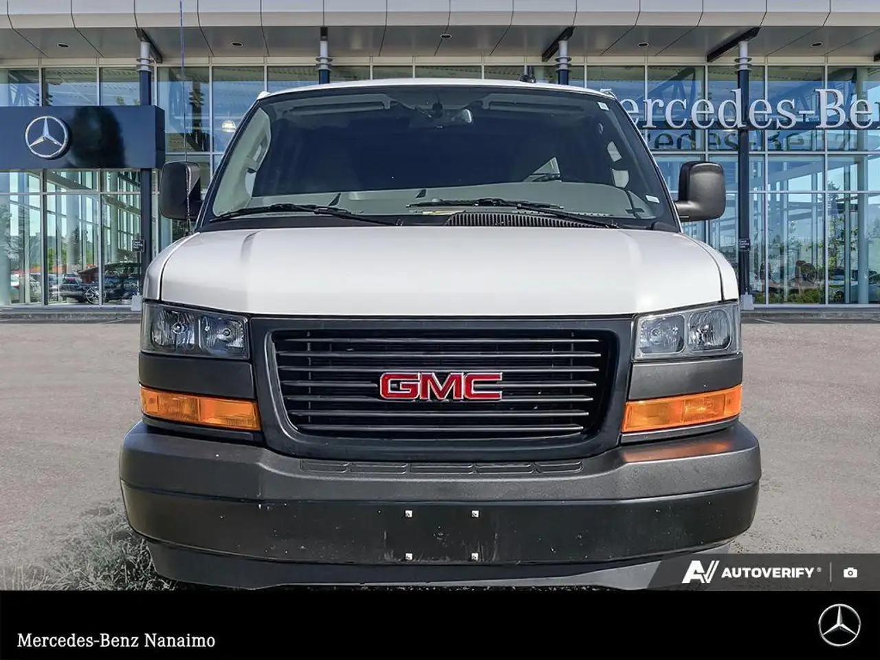 GMC Savana снимка GMC Savana