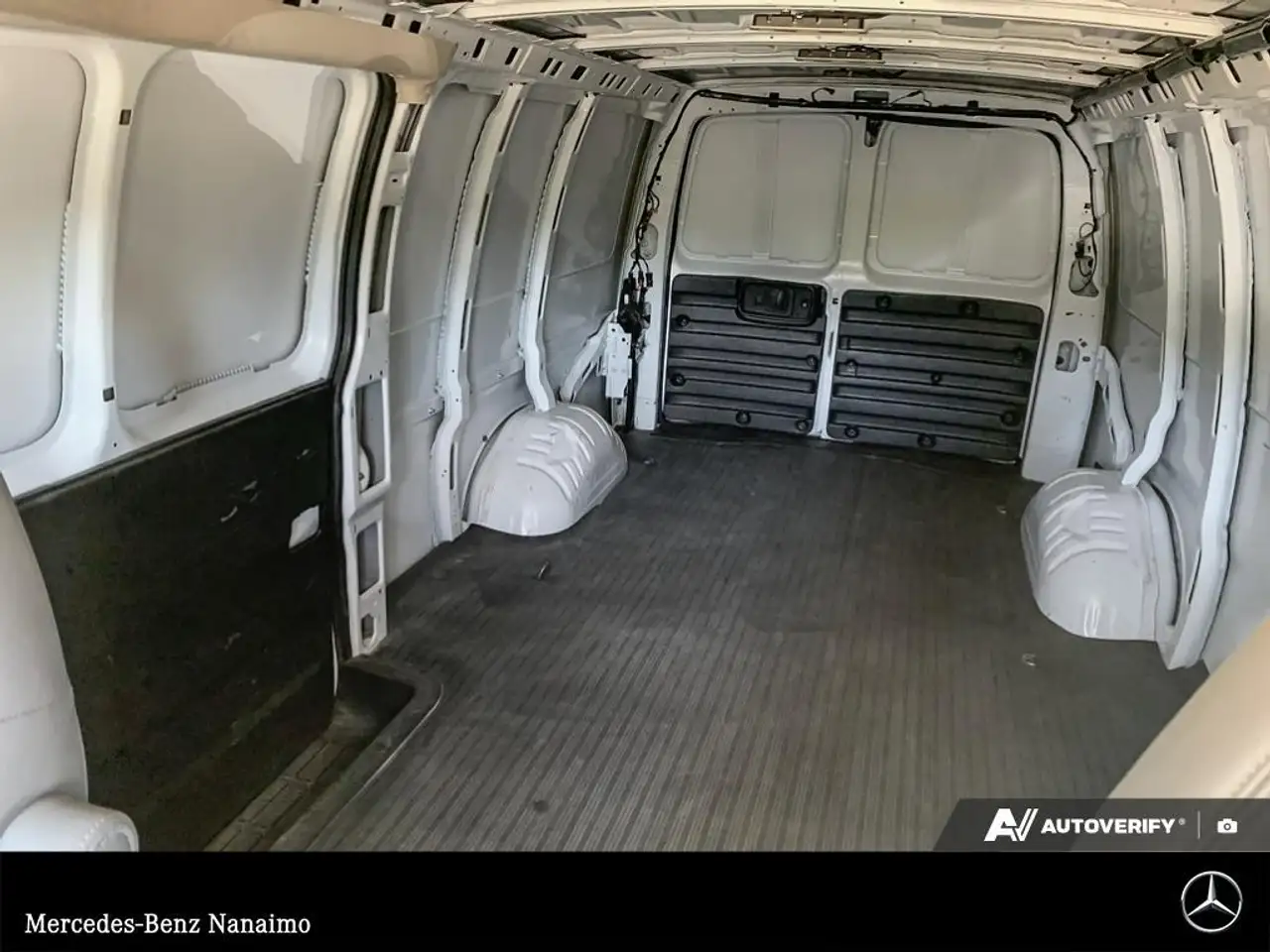 GMC Savana снимка GMC Savana