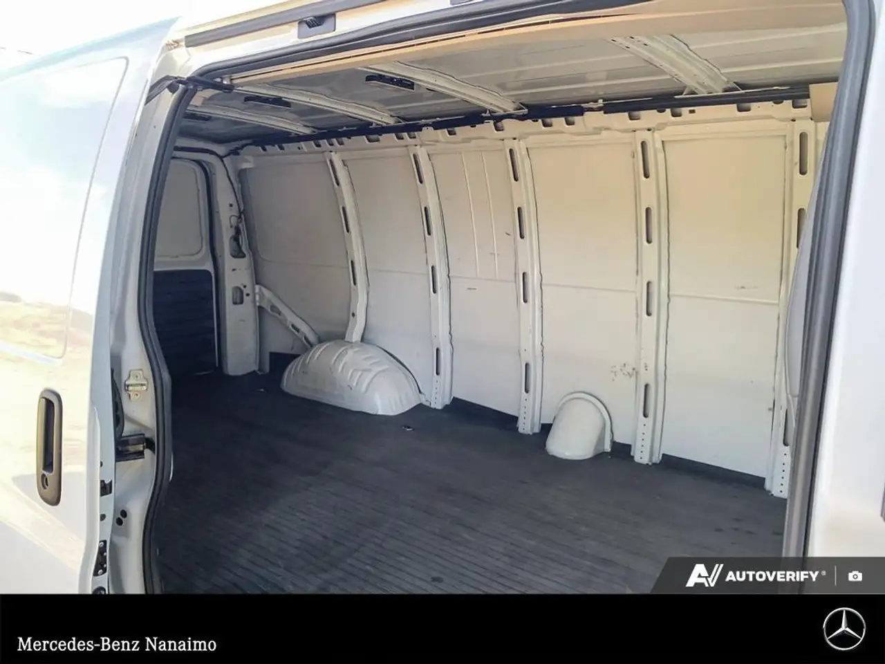GMC Savana снимка GMC Savana