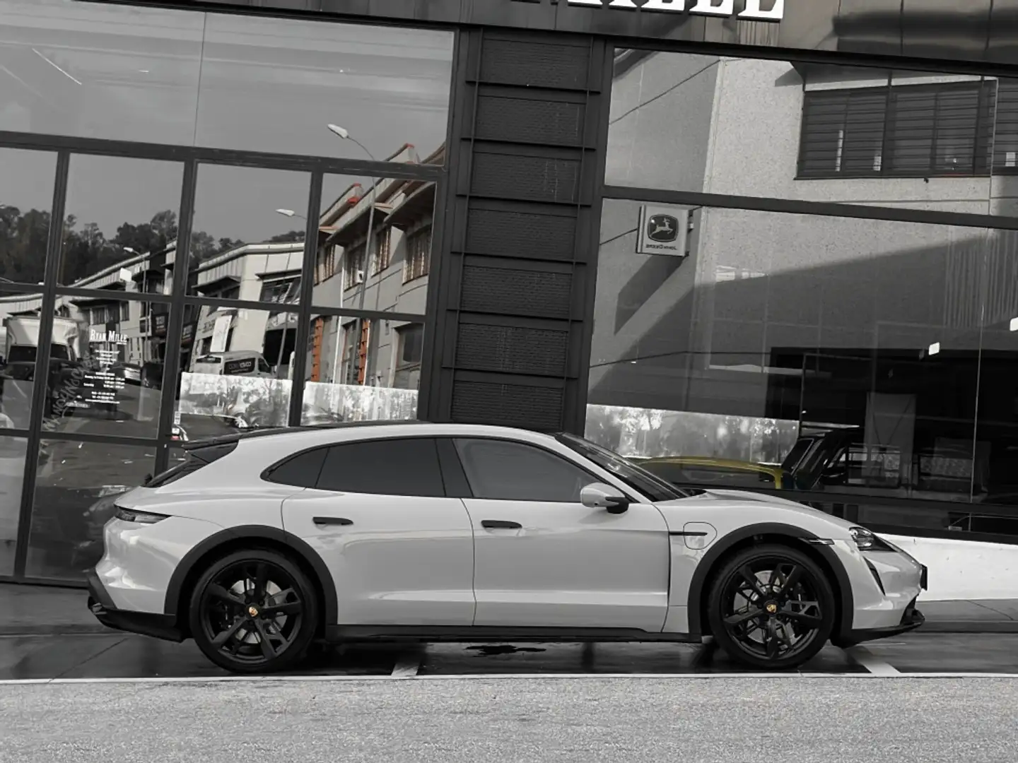Porsche Taycan Turbo Cross Turismo Gris - 2